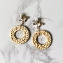 將圖片載入圖庫檢視器 透明感搖擺藤編耳環