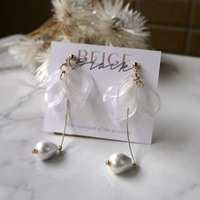 將圖片載入圖庫檢視器 浪漫風格花瓣造型耳環