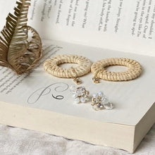 將圖片載入圖庫檢視器 透明感搖擺藤編耳環