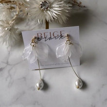 將圖片載入圖庫檢視器 浪漫風格花瓣造型耳環