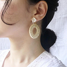 將圖片載入圖庫檢視器 透明感搖擺藤編耳環