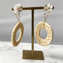 將圖片載入圖庫檢視器 透明感搖擺藤編耳環