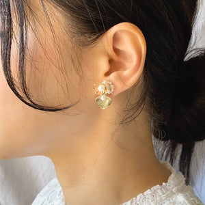 淡水珍珠花瓣造型耳環