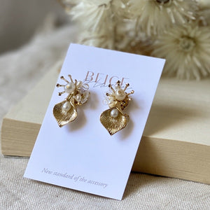 淡水珍珠花瓣造型耳環